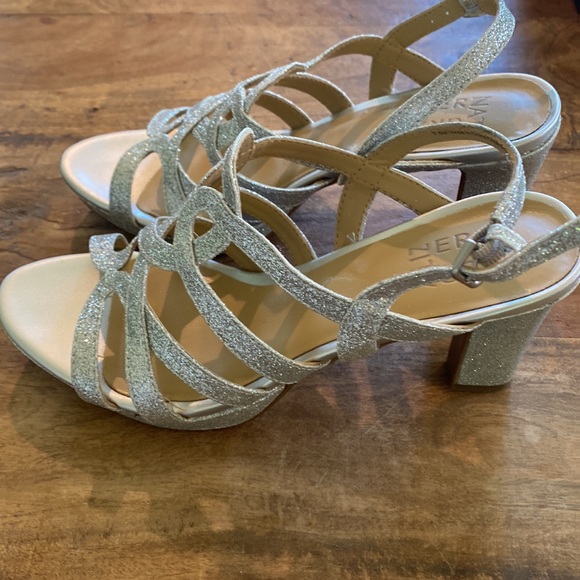 Naturalizer Cameron silver glitter dressy sandals - Picture 5 of 7